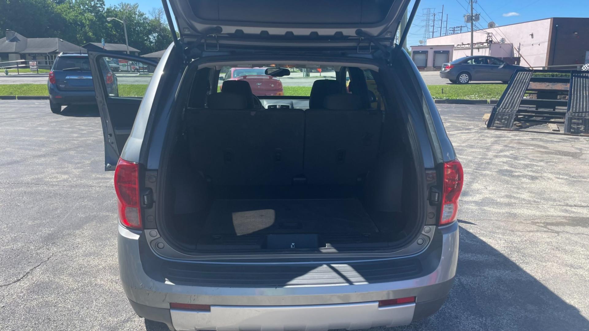 2006 GRAY /GRAY Pontiac Torrent (2CKDL63F066) with an 3.6L V6 DOHC 24V engine, 4-Speed Automatic transmission, located at 2710A Westlane Rd., Indianapolis, IN, 46268, (317) 291-2000, 39.885670, -86.208160 - Photo#5